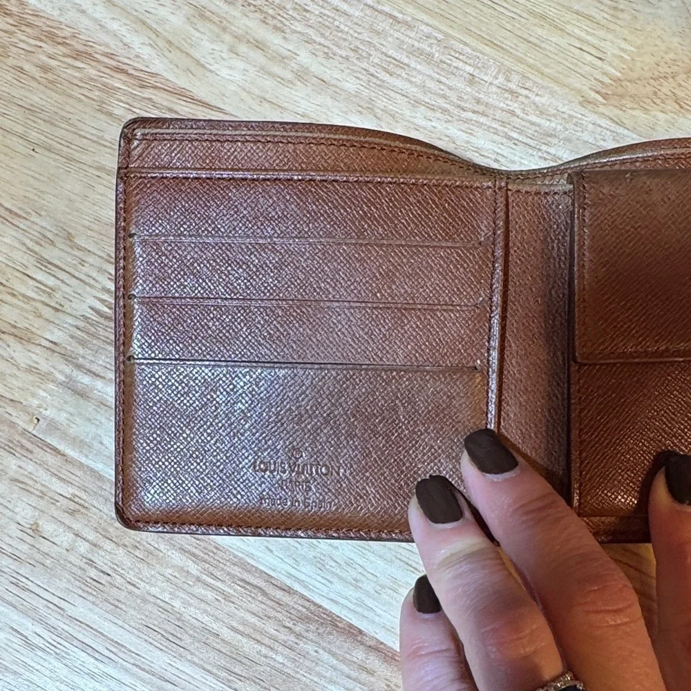 AUTHENTIC Men’s Louis Vuitton Bi-fold